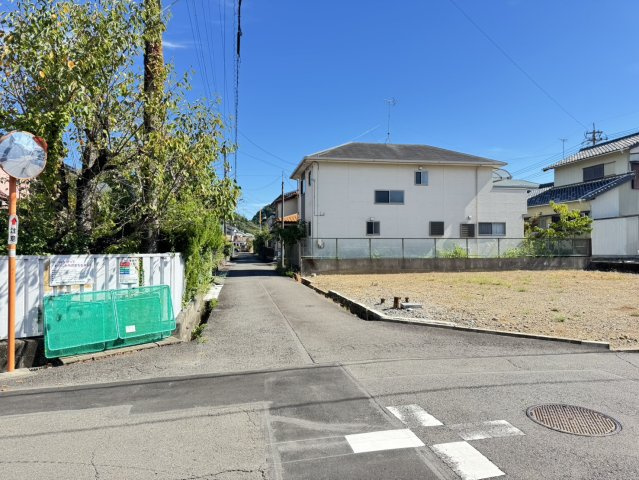 藤枝市　藤岡３丁目　分譲地全２区画　①の前面道路含む現地写真