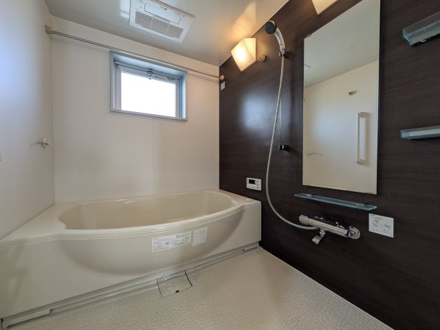 【浴室】 | お子様と一緒にバスタイムを楽しめる広々浴室