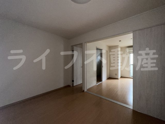 シャトー西村の洋室