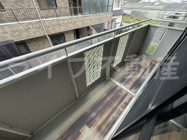 シャルマン横小路のバルコニー|広々としたバルコニーです