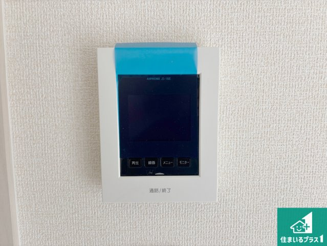 茨木市島　第3期　新築一戸建ての防犯設備|カラーモニターインターホン！声だけでなく来訪者の姿や顔がモニターで確認できるので、小さなお子様がいらっしゃるご家庭でも安心できます！