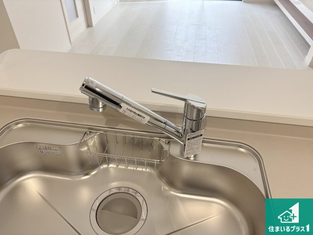 茨木市島　第3期　新築一戸建ての設備|浄水器を内蔵！炊飯時、お茶を作る時に安心してお水を使えます！お湯と冷水、浄水と原水、シャワーの切替えもワンタッチです！