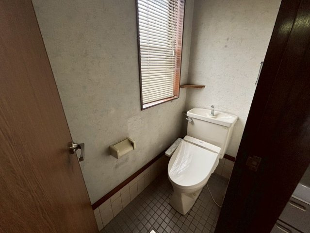 康生通南2丁目1-1戸建のトイレ