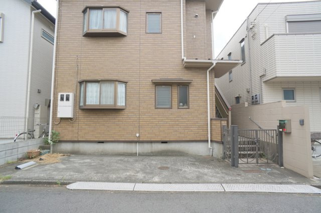 本天沼２　土地の外観|☆既存建物（空室）☆
延床面積134.88㎡
木造スレート葺2階建
1990年9月築