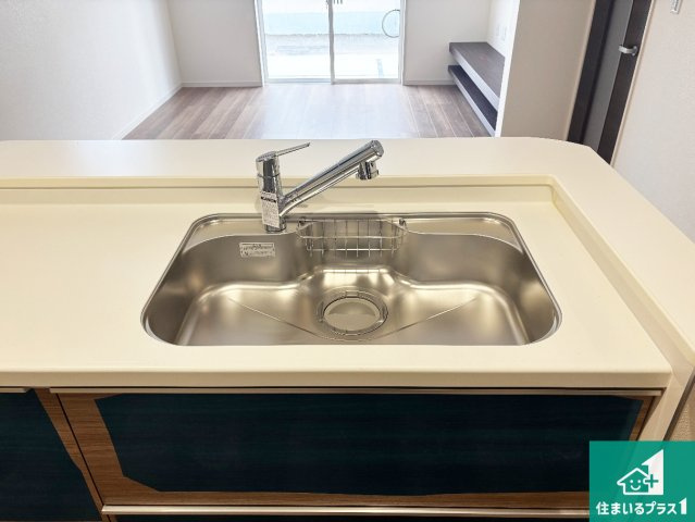 茨木市島　第3期　新築一戸建ての設備|蛇口の先端に浄水器を内蔵しています！原水と浄水、お湯と冷水、シャワーの切替えがワンタッチなので用途によって使い分けられます。