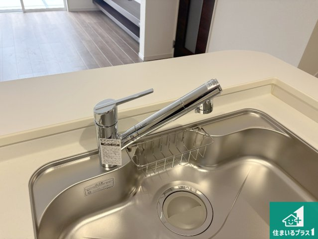 茨木市島　第3期　新築一戸建ての設備|浄水器を内蔵！炊飯時、お茶を作る時に安心してお水を使えます！お湯と冷水、浄水と原水、シャワーの切替えもワンタッチです！