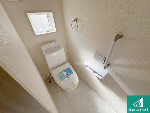 茨木市島　第3期　新築一戸建てのトイレ|1・2階の2ヶ所にあるので、朝の忙しい時間の順番待ちもなく、深夜の利用にも大変便利です。