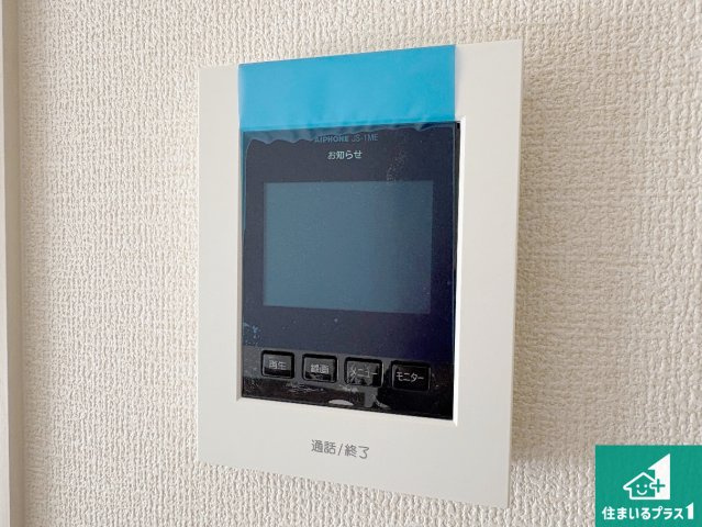 茨木市島　第3期　新築一戸建ての防犯設備|カラーモニターインターホン！声だけでなく来訪者の姿や顔がモニターで確認できるので、小さなお子様がいらっしゃるご家庭でも安心できます！