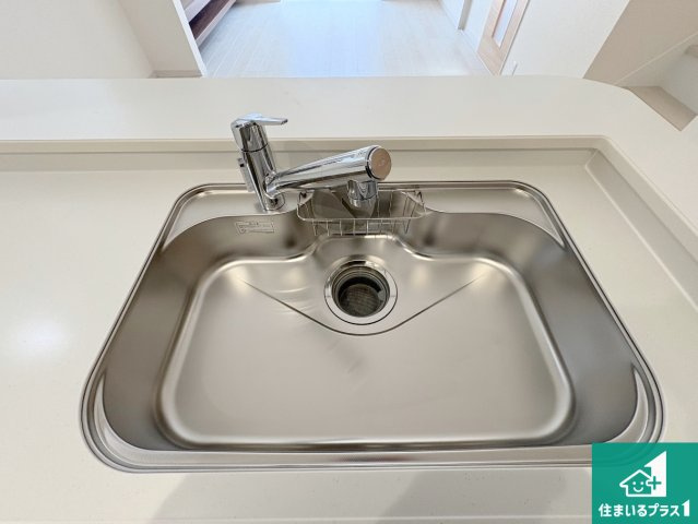 茨木市島　第3期　新築一戸建ての設備|蛇口の先端に浄水器を内蔵しています！原水と浄水、お湯と冷水、シャワーの切替えがワンタッチなので用途によって使い分けられます。