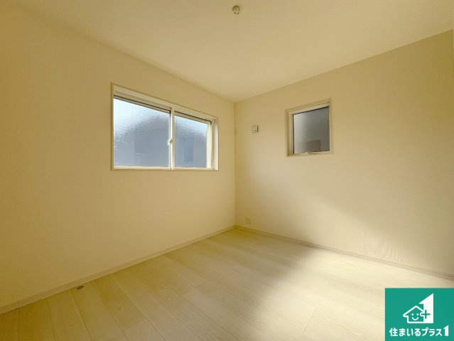 茨木市島　第3期　新築一戸建ての洋室|シンプルな洋室は、自分好みのインテリアが楽しめます♪ご家族とインテリアや家具を選びに行くのは新築購入時の醍醐味の一つです。ぜひお楽しみください♪