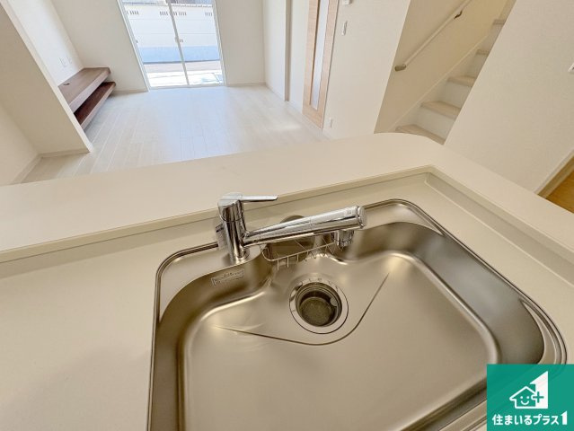 茨木市島　第3期　新築一戸建ての設備|浄水器を内蔵！炊飯時、お茶を作る時に安心してお水を使えます！お湯と冷水、浄水と原水、シャワーの切替えもワンタッチです！