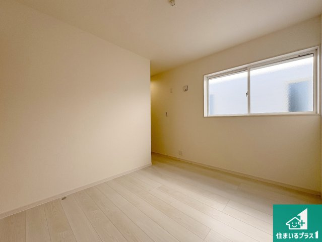 茨木市島　第3期　新築一戸建ての洋室|シンプルな洋室は、自分好みのインテリアが楽しめます♪ご家族とインテリアや家具を選びに行くのは新築購入時の醍醐味の一つです。ぜひお楽しみください♪