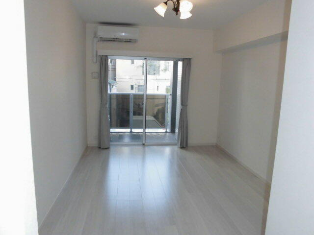 アプロ住吉レジデンスの居間・リビング