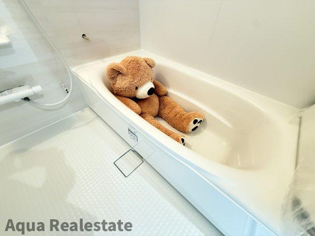 オール電化デザイナーズハウス高松市太田下町②のトイレ|いつでもお部屋をスッキリお使いいただける収納スペースを設置。