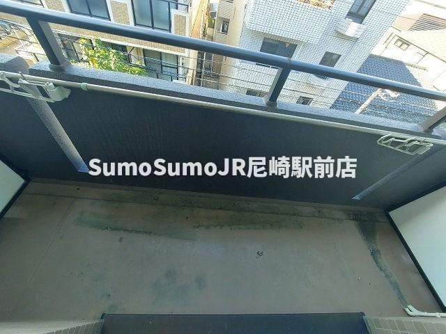 コージ・コート・クイセのバルコニー|バルコニーからの眺めを楽しみながら食事をしませんか