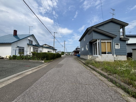 北見市常磐町６丁目１０番１０　売地の前面道路含む現地写真