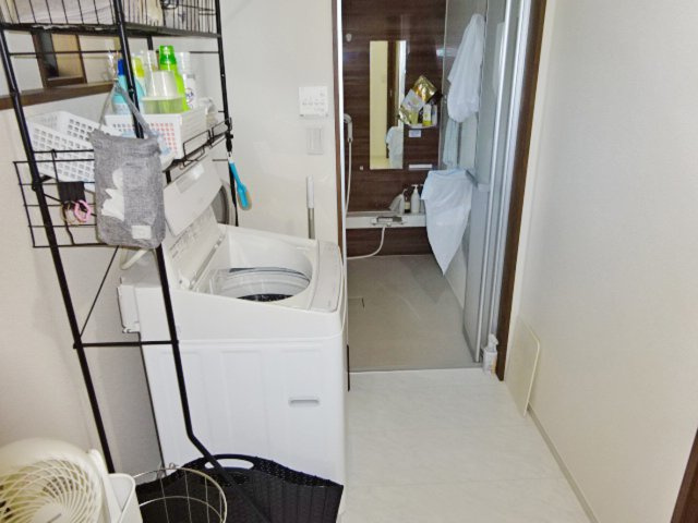 【脱衣所】 | 裾野市二ツ屋 中古住宅 EH05903 | 裾野市二ツ屋　脱衣場