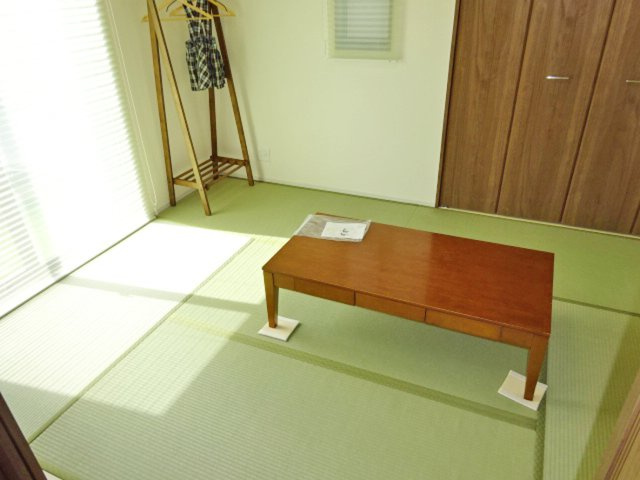【洋室】 | 裾野市二ツ屋 中古住宅 EH05903 | 裾野市二ツ屋　1F洋室6帖(畳敷き)