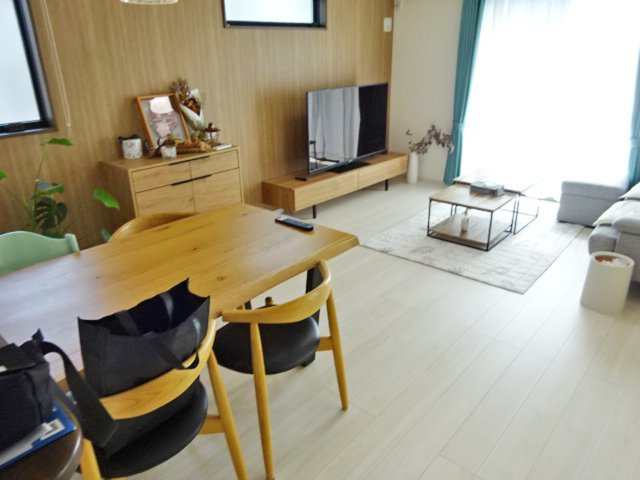 【居間・リビング】 | 裾野市二ツ屋 中古住宅 EH05903 | 裾野市二ツ屋　リビングダイニング