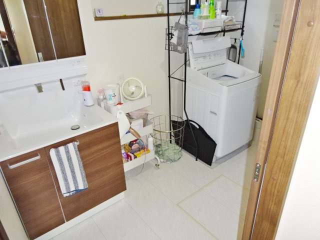【独立洗面台】 | 裾野市二ツ屋 中古住宅 EH05903 | 裾野市二ツ屋　洗面化粧台