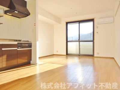 【居間・リビング】 | ハイカムール川口 | LDK12帖