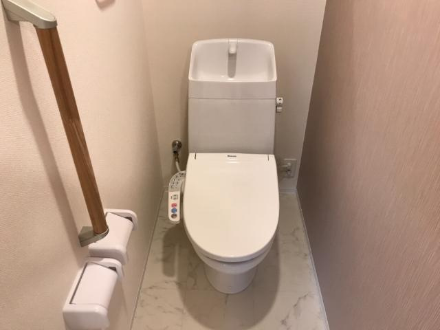 ラ・ドゥース・シャルールⅡのトイレ|シャワー付トイレ