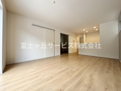 【居間・リビング】 | 静岡市駿河区中島 20期 新築一戸建て 1号棟 | リビングダイニングです