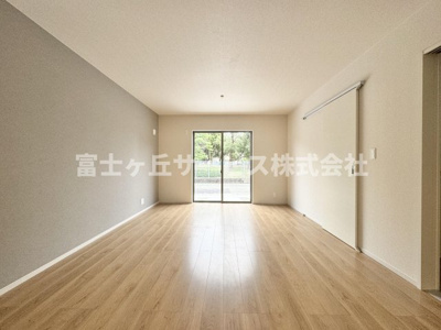 【居間・リビング】 | 静岡市駿河区中島 20期 新築一戸建て 1号棟 | リビングです