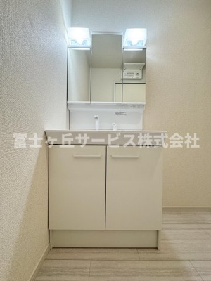 【独立洗面台】 | 静岡市駿河区中島 20期 新築一戸建て 1号棟 | 朝の身支度に便利な独立洗面台です