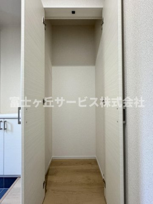 【収納】 | 静岡市駿河区中島 20期 新築一戸建て 1号棟 | 玄関にあるシューズクロークです