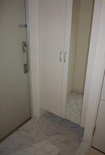 プラシード新町の玄関