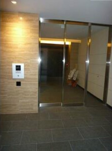 プラシード新町のエントランス