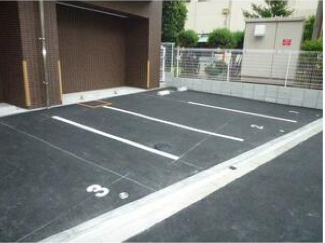 プラシード新町の駐車場