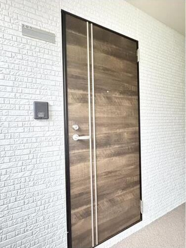 フォレストクリエオーレ中川の玄関