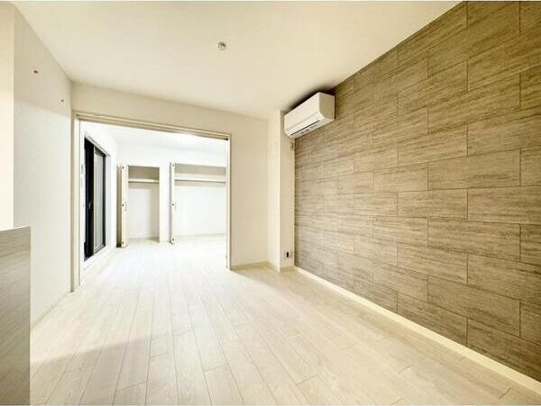 フォレストクリエオーレ中川の居間・リビング