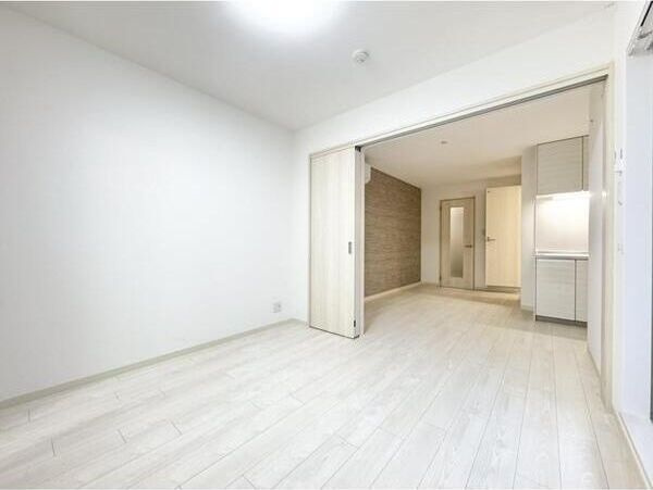 フォレストクリエオーレ中川の洋室