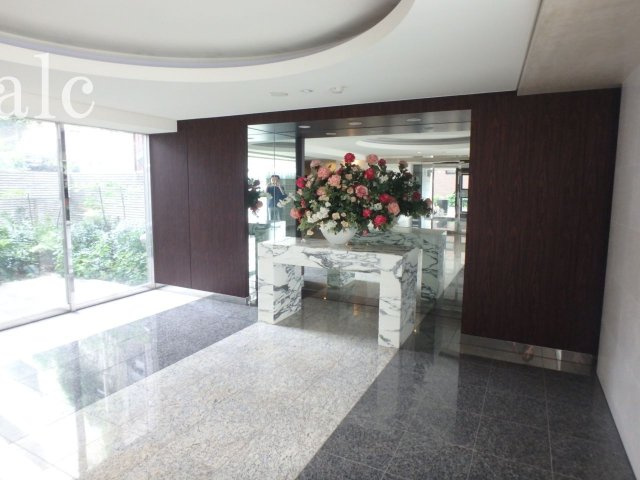 グランド・ガーラ新宿のロビー