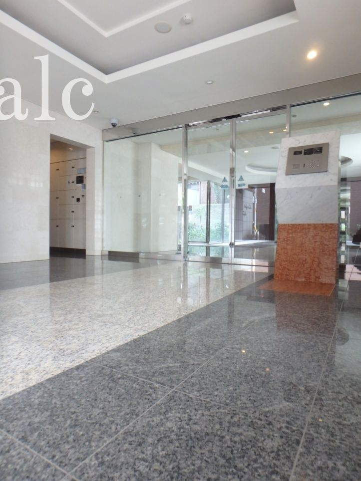 グランド・ガーラ新宿のエントランス