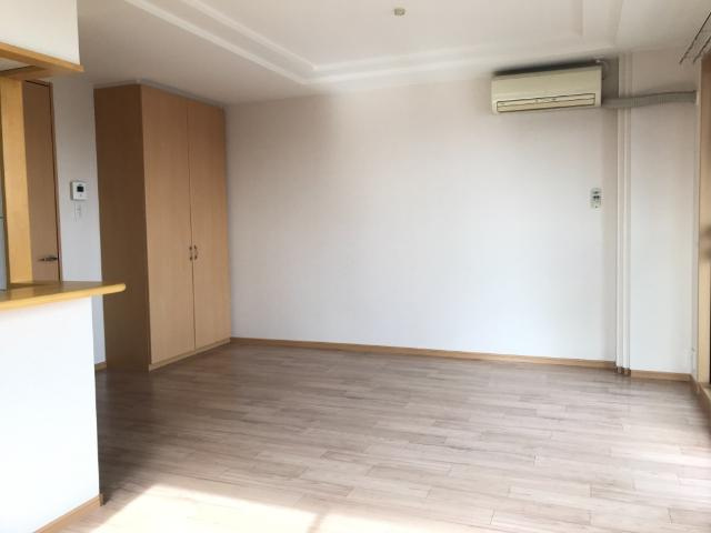 ガーデン鏡池の居間・リビング|リビング