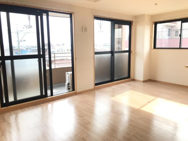 ガーデン鏡池の居間・リビング|リビング