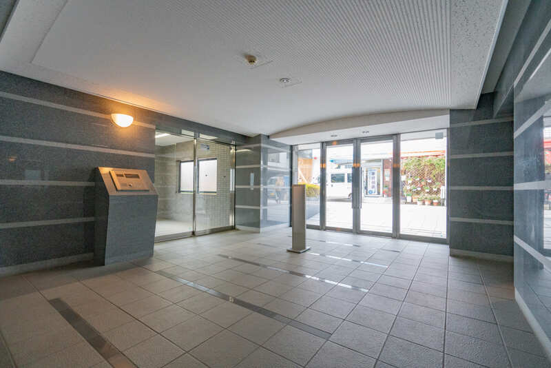 ルーブル笹塚弐番館のロビー