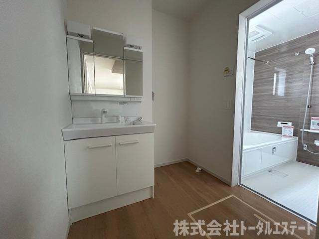 綾羅木本町5丁目新築一戸建（3号棟）の独立洗面台