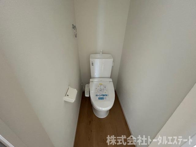 綾羅木本町5丁目新築一戸建（3号棟）のトイレ