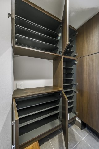 千種区光が丘二丁目戸建の収納|玄関収納です