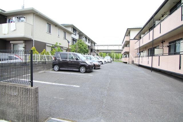 リラコート1の駐車場