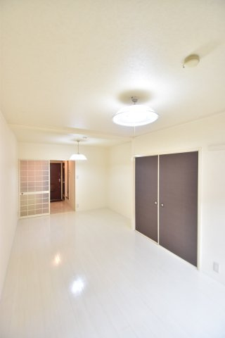 大阪市都島区都島南通１丁目の賃貸マンションの居間・リビング