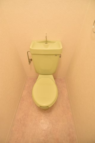 大阪市都島区都島南通１丁目の賃貸マンションのトイレ