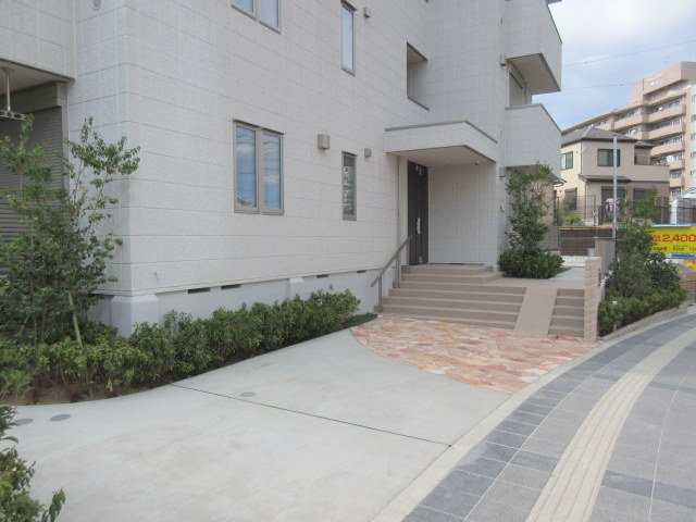 メゾンサンコウのエントランス