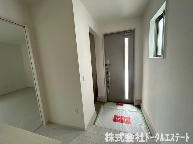 綾羅木本町5丁目新築一戸建（4号棟）の玄関