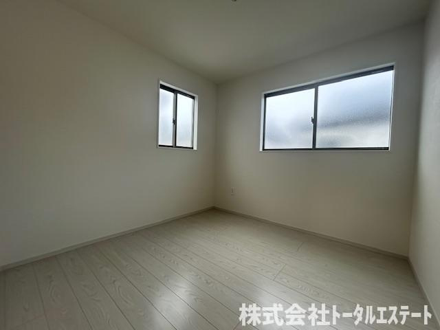 綾羅木本町5丁目新築一戸建（4号棟）の洋室